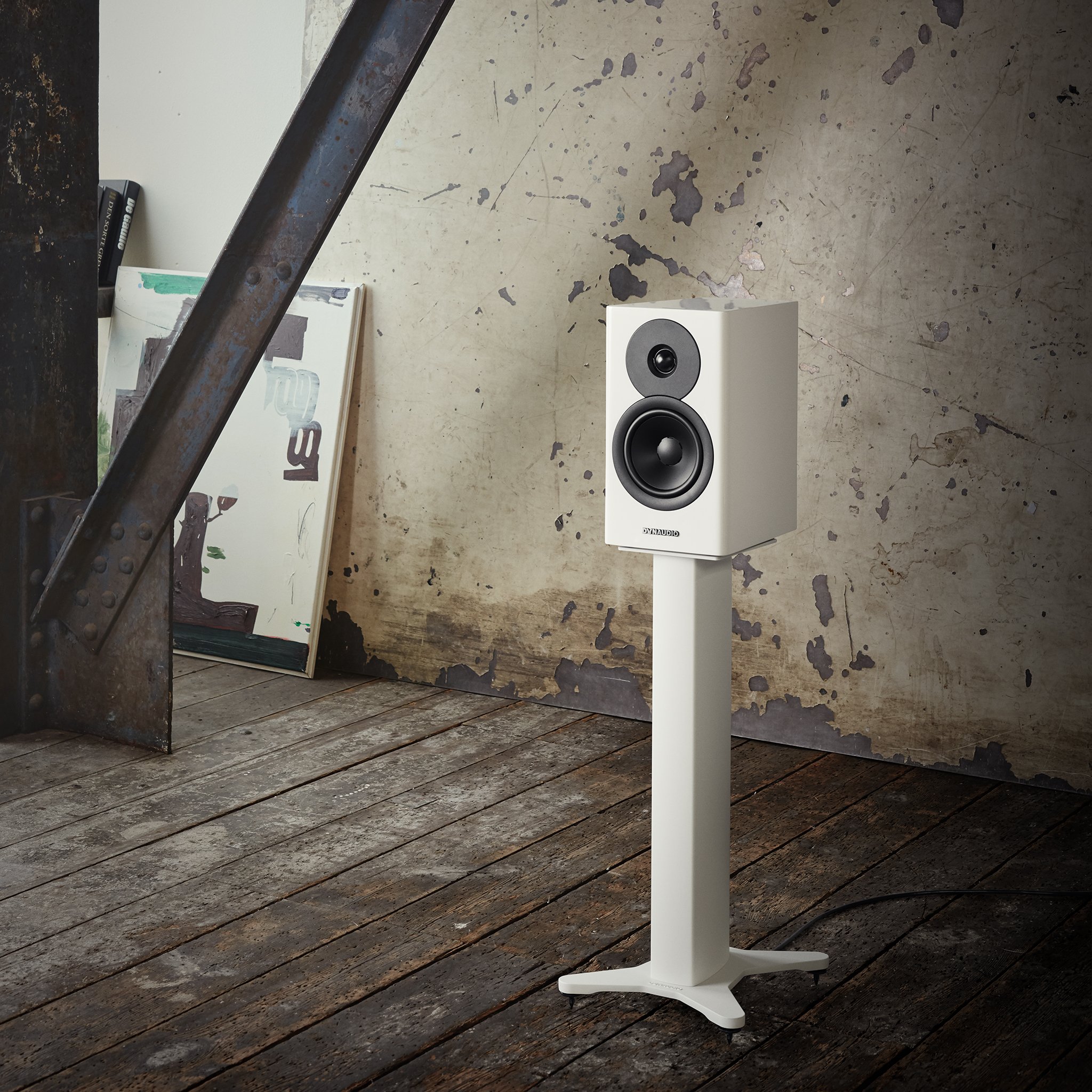 Dynaudio-Evoke-10-white---Lifestyle_2048x2048px
